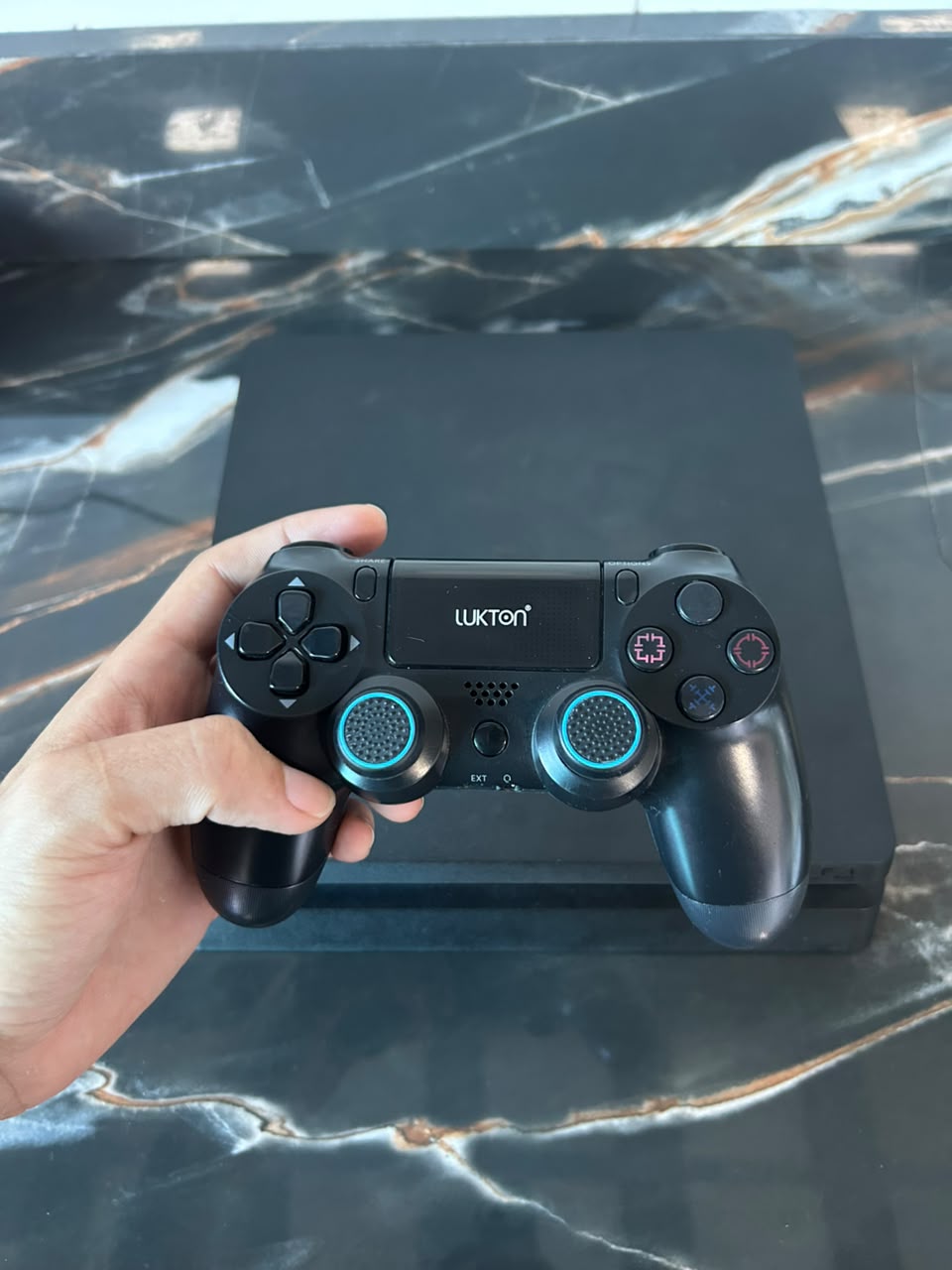 PlayStation 4 1TB | 7 Jogos Inclusos | 1 Controle | Seminovo | Nota Fiscal e 1 Mês de Garantia