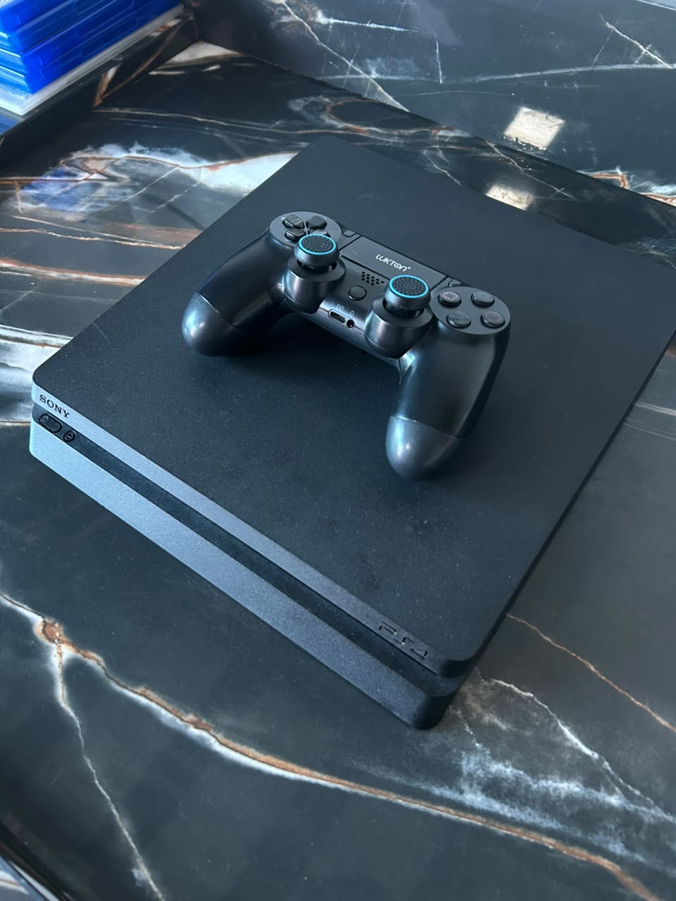 PlayStation 4 1TB | 7 Jogos Inclusos | 1 Controle | Seminovo | Nota Fiscal e 1 Mês de Garantia