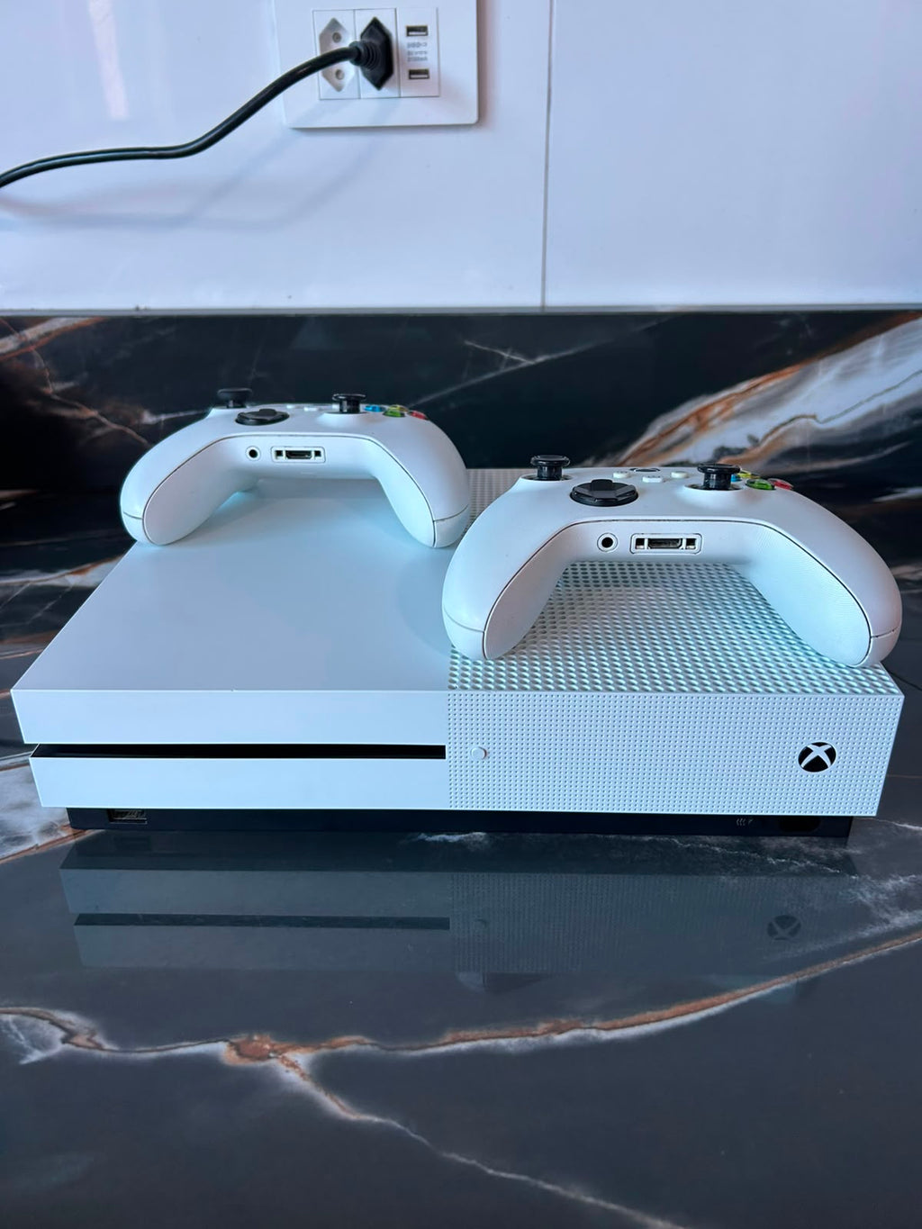 Xbox One S 500GB | 2 Controles | Seminovo | 1 Mês de Garantia | Nota Fiscal