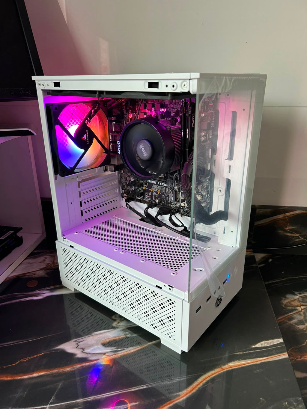 PC Gamer AMD Ryzen 3 2200G | 8GB DDR4 Dual Channel | SSD 128GB | Radeon Vega 8 | Nota Fiscal e 1 Ano de Garantia