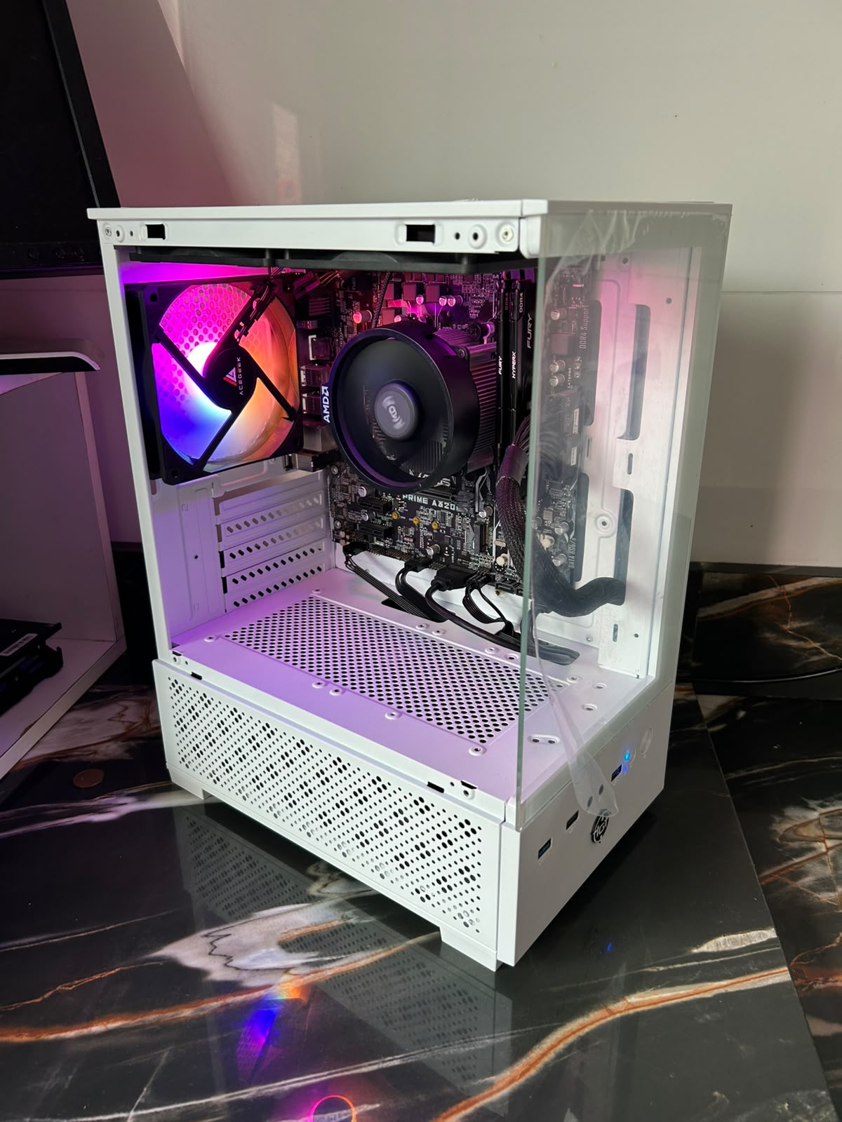 PC Gamer AMD Ryzen 3 2200G | 8GB DDR4 Dual Channel | SSD 128GB | Radeon Vega 8 | Nota Fiscal e 1 Ano de Garantia