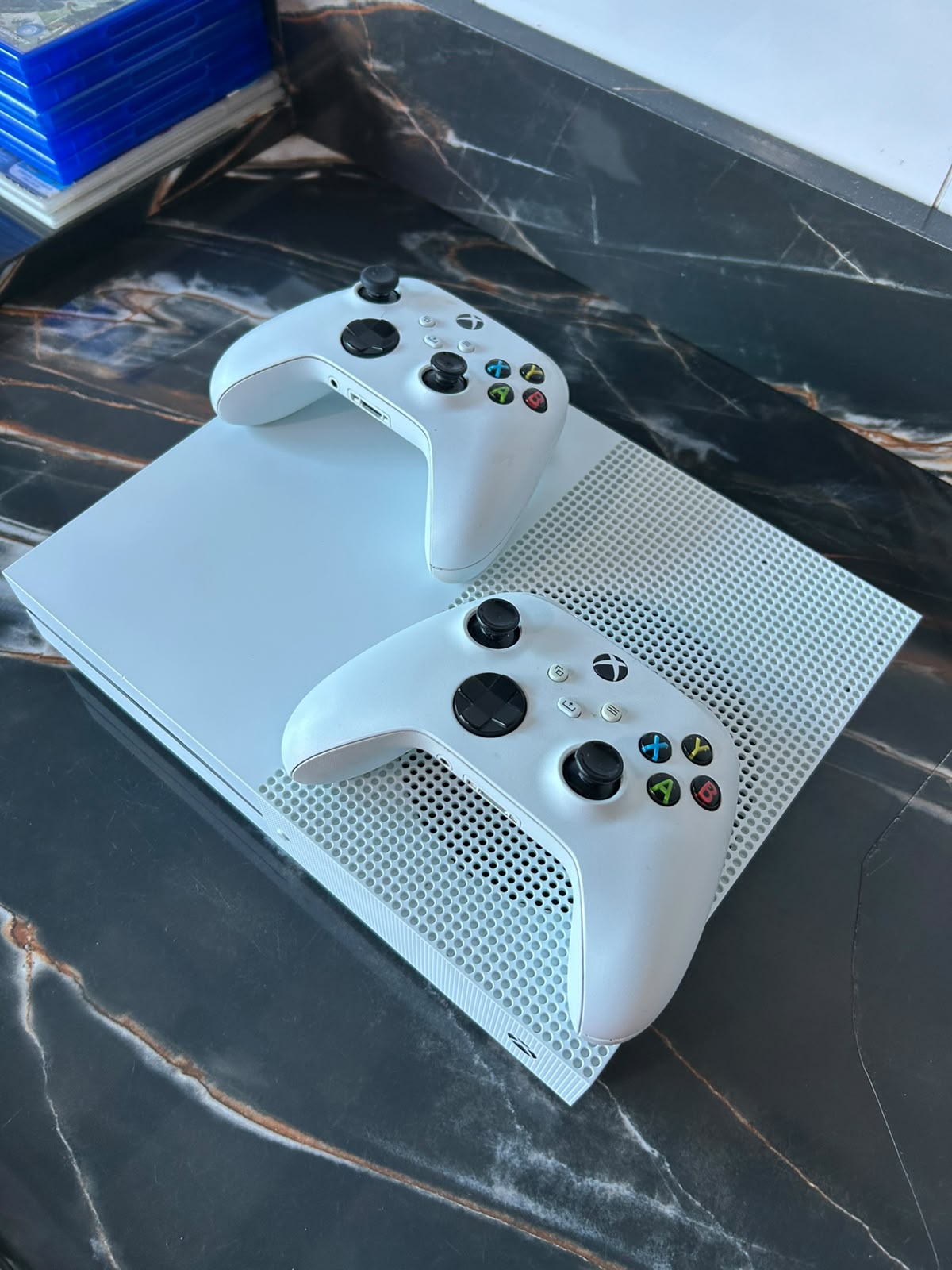 Xbox One S 500GB | 2 Controles | Seminovo | 1 Mês de Garantia | Nota Fiscal