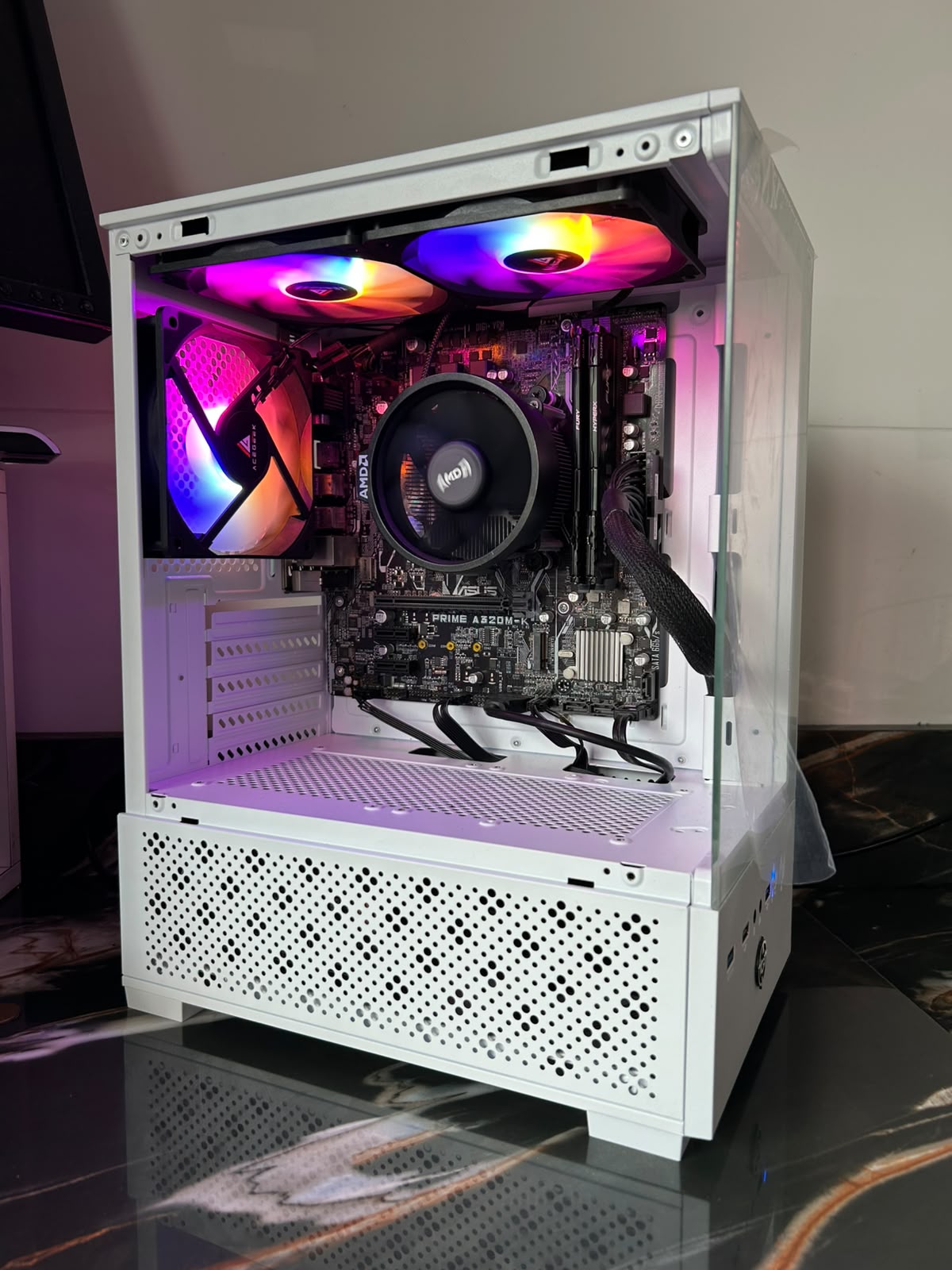 PC Gamer AMD Ryzen 3 2200G | 8GB DDR4 Dual Channel | SSD 128GB | Radeon Vega 8 | Nota Fiscal e 1 Ano de Garantia