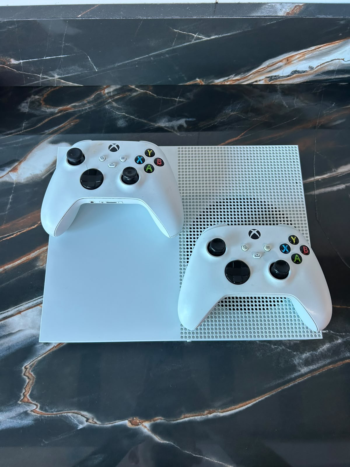 Xbox One S 500GB | 2 Controles | Seminovo | 1 Mês de Garantia | Nota Fiscal
