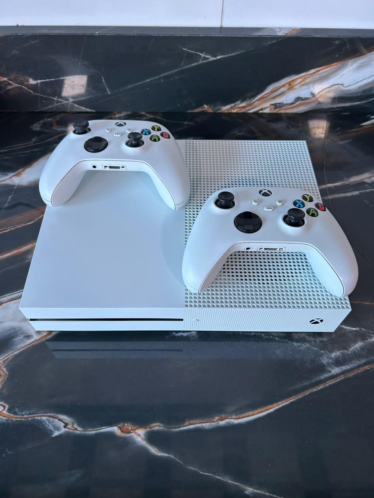 Xbox One S 500GB | 2 Controles | Seminovo | 1 Mês de Garantia | Nota Fiscal