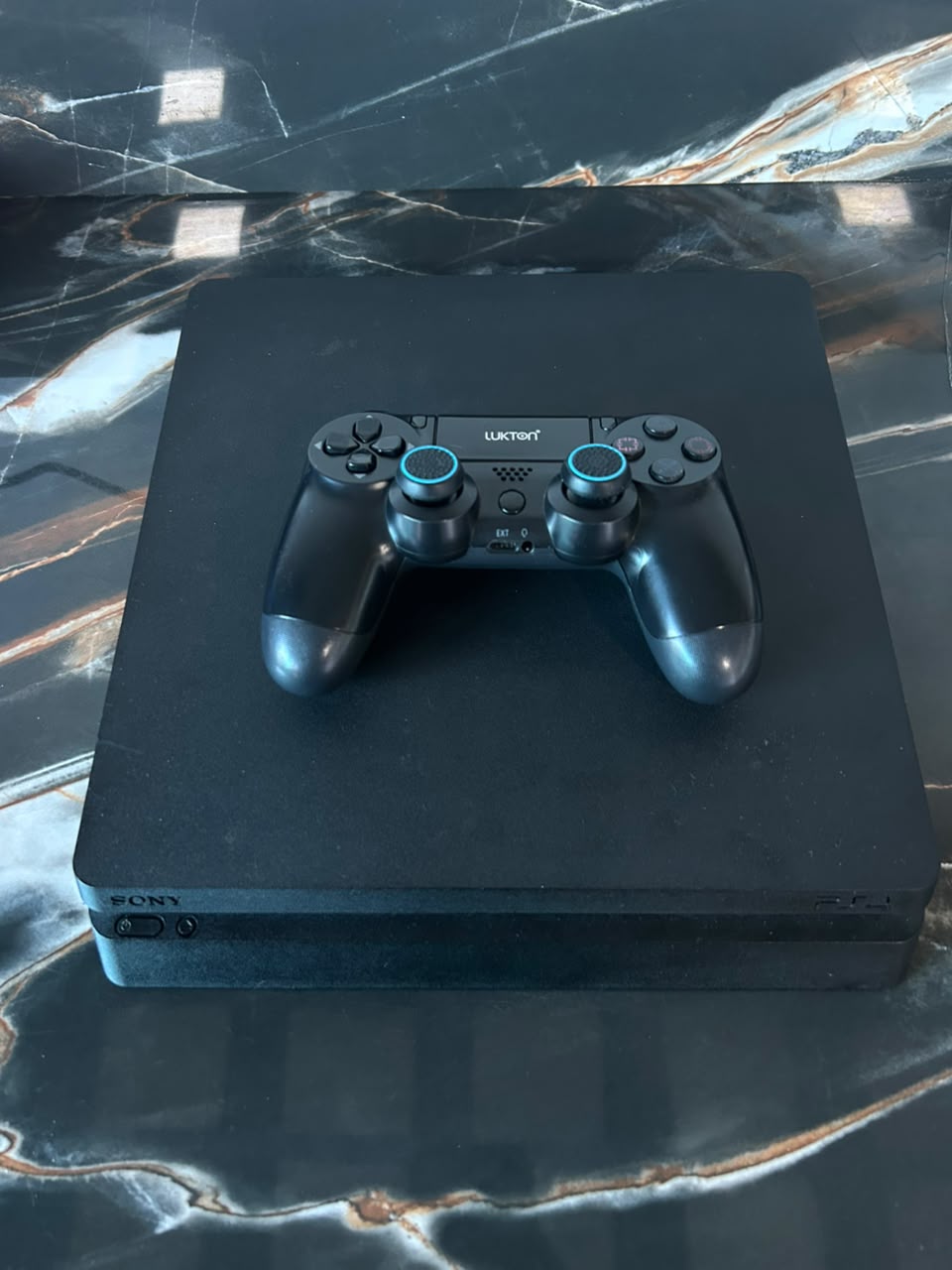 PlayStation 4 1TB | 7 Jogos Inclusos | 1 Controle | Seminovo | Nota Fiscal e 1 Mês de Garantia