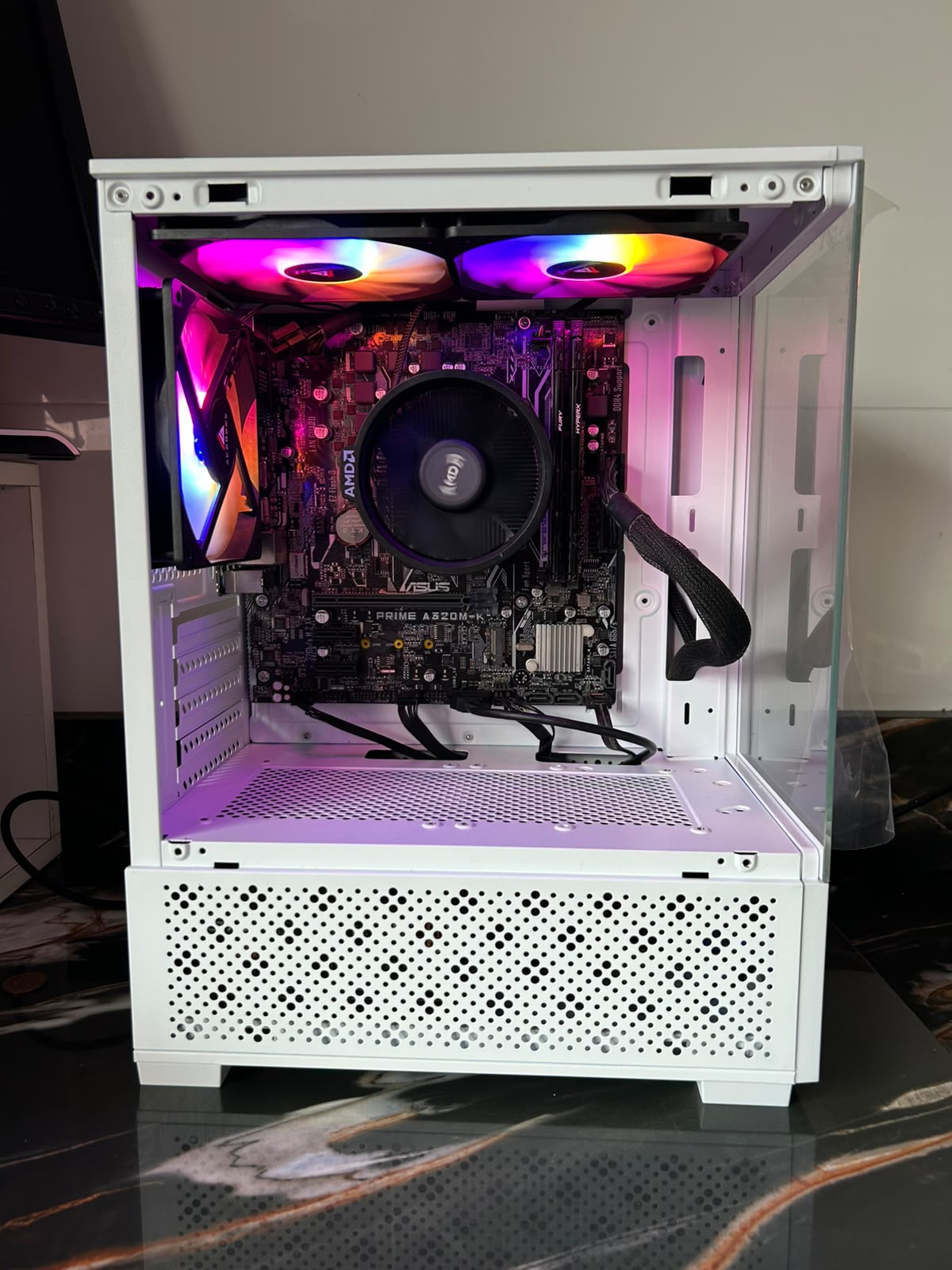 PC Gamer AMD Ryzen 3 2200G | 8GB DDR4 Dual Channel | SSD 128GB | Radeon Vega 8 | Nota Fiscal e 1 Ano de Garantia