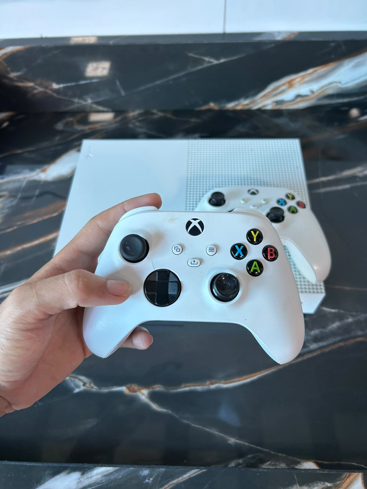 Xbox One S 500GB | 2 Controles | Seminovo | 1 Mês de Garantia | Nota Fiscal