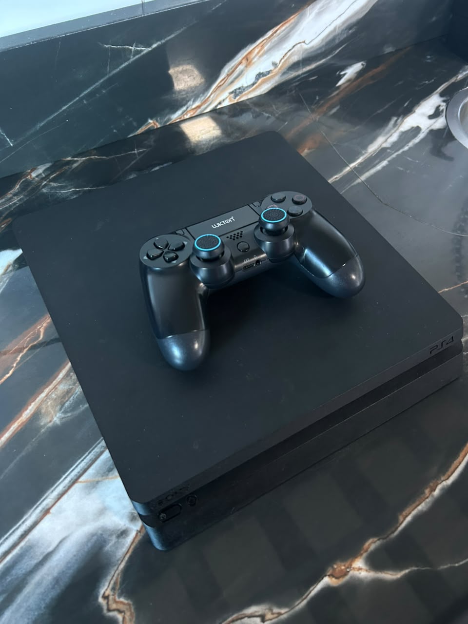 PlayStation 4 1TB | 7 Jogos Inclusos | 1 Controle | Seminovo | Nota Fiscal e 1 Mês de Garantia