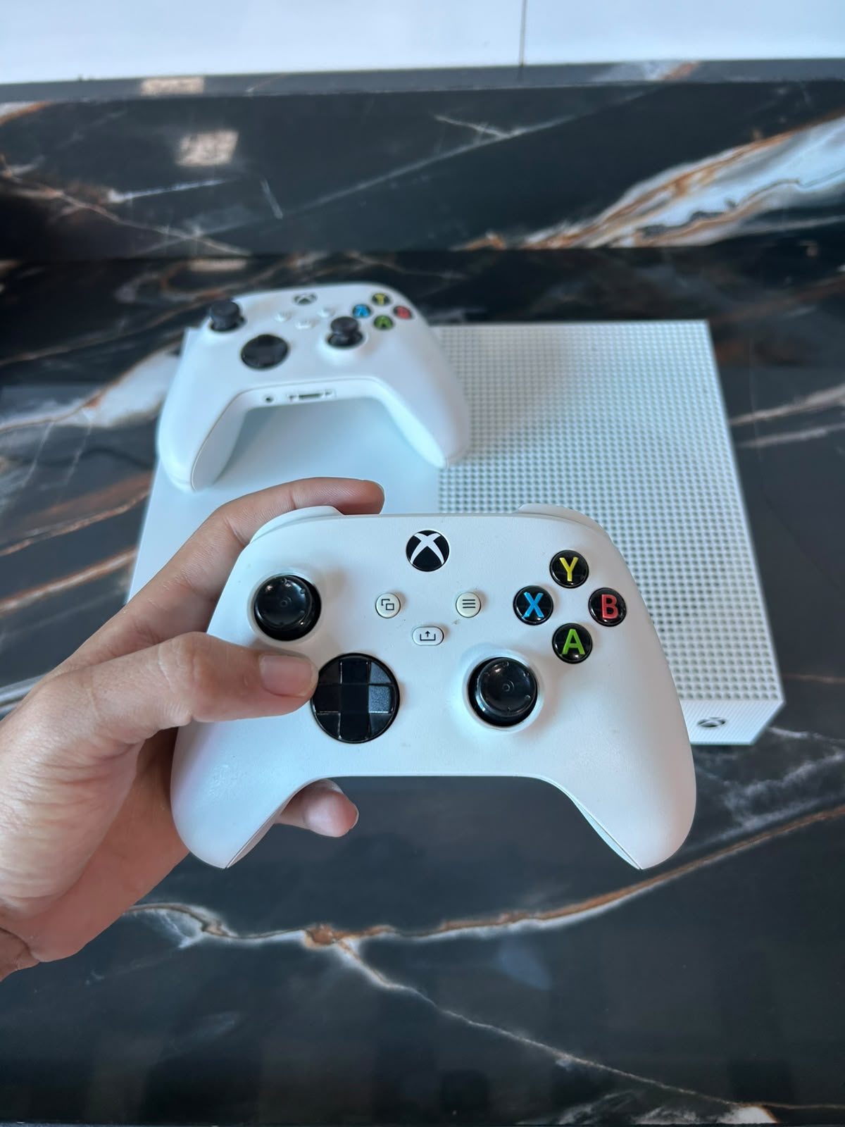 Xbox One S 500GB | 2 Controles | Seminovo | 1 Mês de Garantia | Nota Fiscal