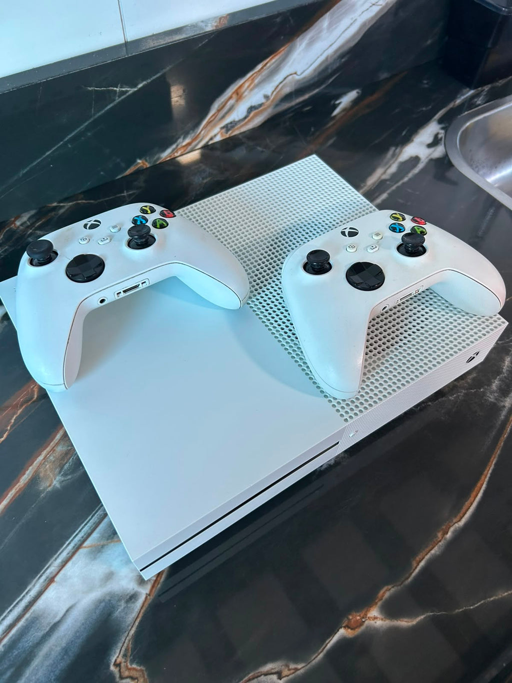 Xbox One S 500GB | 2 Controles | Seminovo | 1 Mês de Garantia | Nota Fiscal