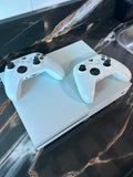 Xbox One S 500GB | 2 Controles | Seminovo | 1 Mês de Garantia | Nota Fiscal